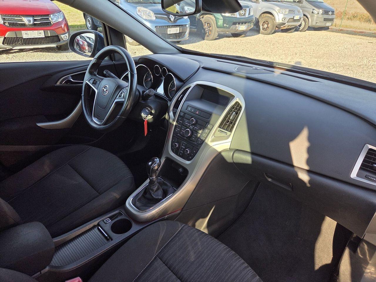 Opel Astra 2011 — photo 11