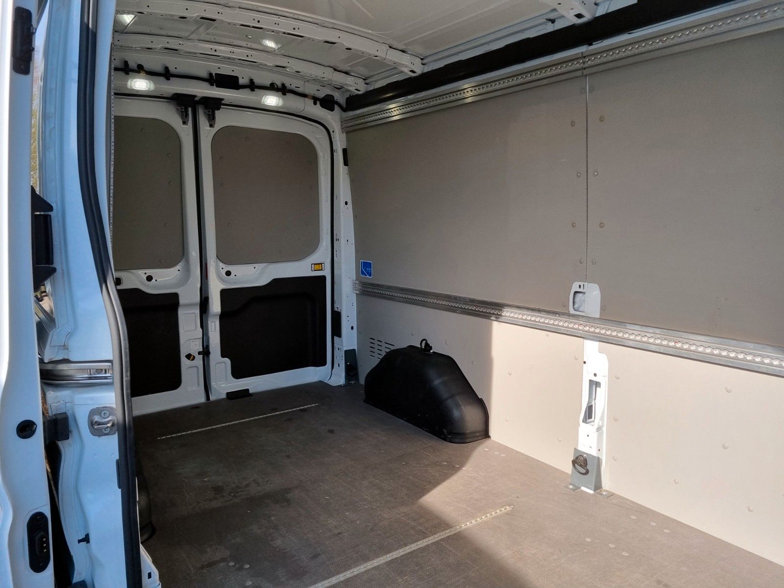 Fahrzeugabbildung Ford Transit Kasten 350 L3H3 Trend