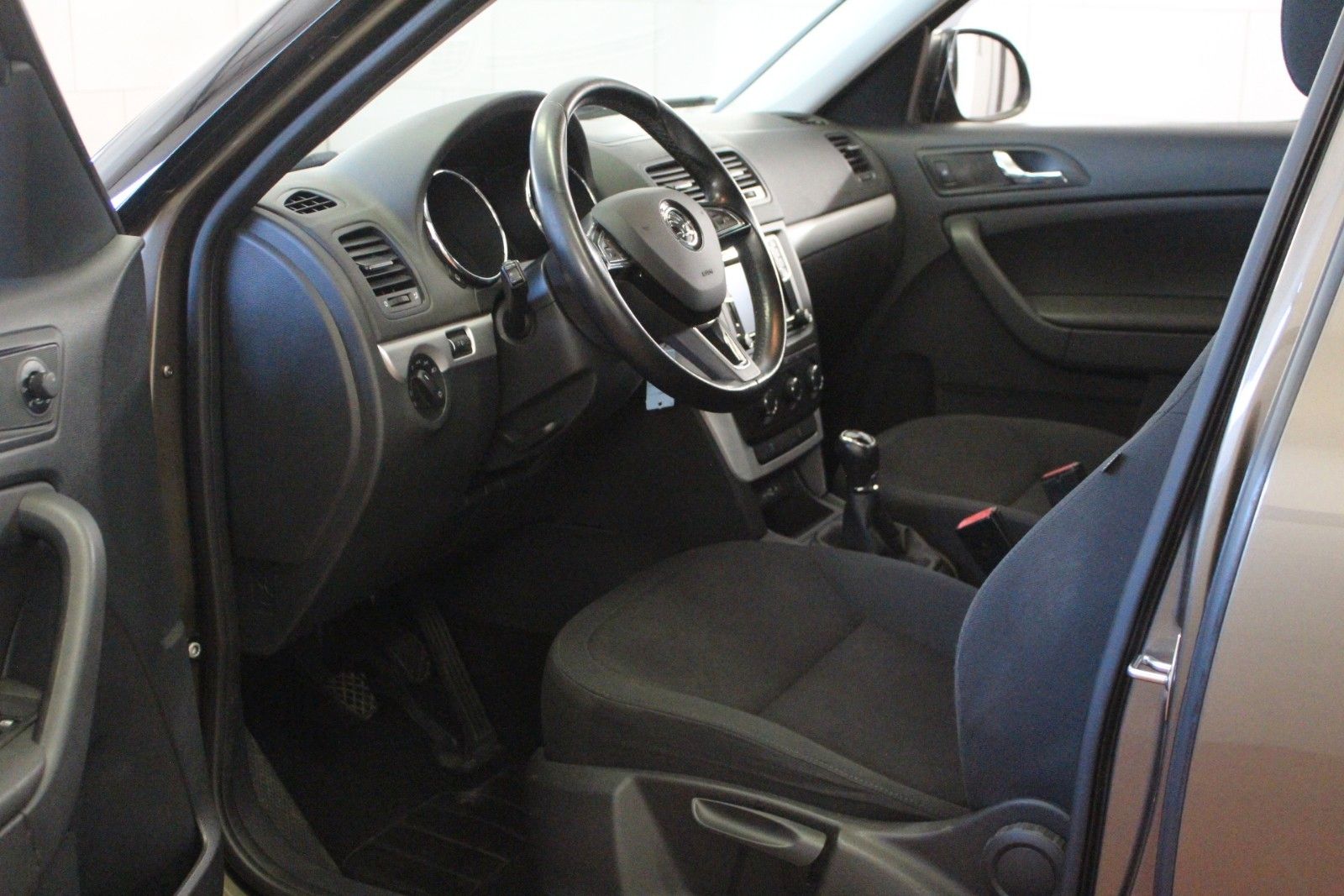 Fahrzeugabbildung SKODA Yeti 1.2 TSI Ambition AHK *Winterräder