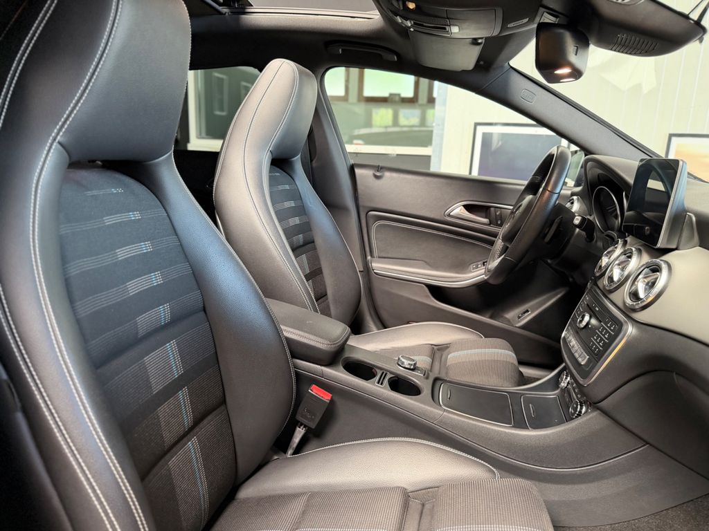 MERCEDES-BENZ CLA 220 4MATIC/SB/PANO/DISTRONIC+ MERCEDES-BENZ CLA 220 4MATIC/SB/PANO/DISTRONIC+