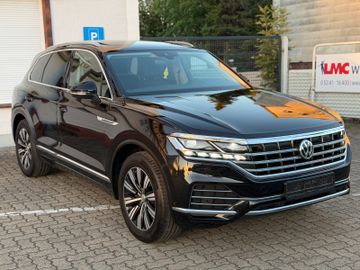Volkswagen Touareg - 1