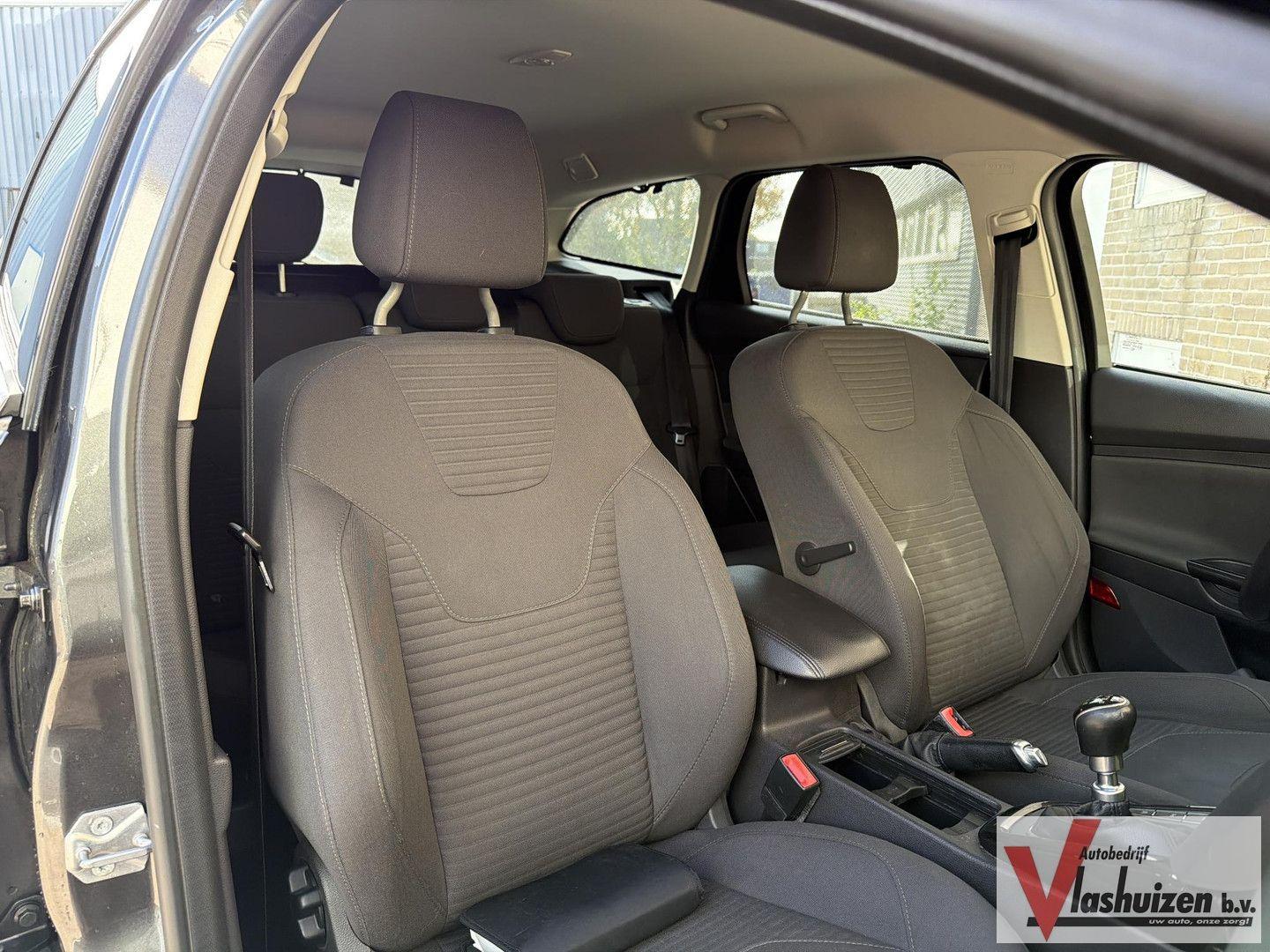 Ford Focus 2015 — engine 999 cm³, 125 HP (92kW)