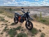 KTM LC4 690 SM R Super Moto - KTM LC4 690