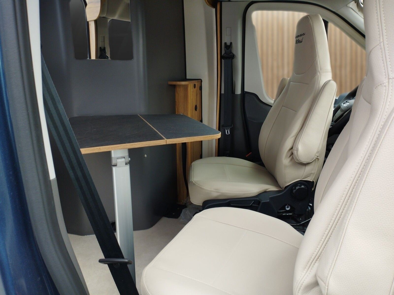 Fahrzeugabbildung Karmann Dexter 4x4 DE 570 AW Klima, Heizung 4KW, RFK