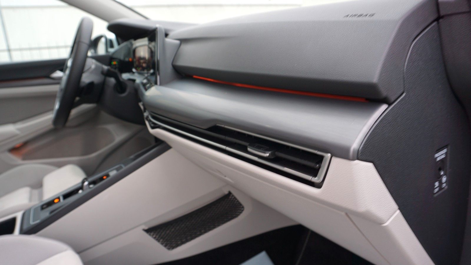 Fahrzeugabbildung Volkswagen Golf VIII Variant Style, Navi,LED,HUD,Kamera +WR