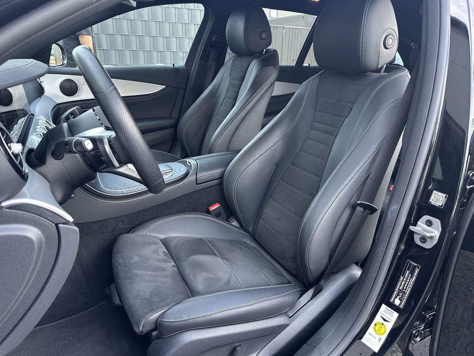 Fahrzeugabbildung Mercedes-Benz E 400d T 4M AMG-Line NAV+LED+360°+WIDESCREEN+1HD