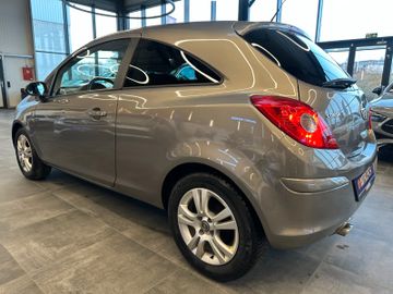 Opel Corsa D Satellite