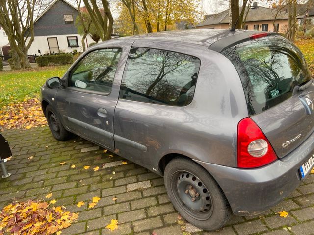 Renault Clio II Schrägheck