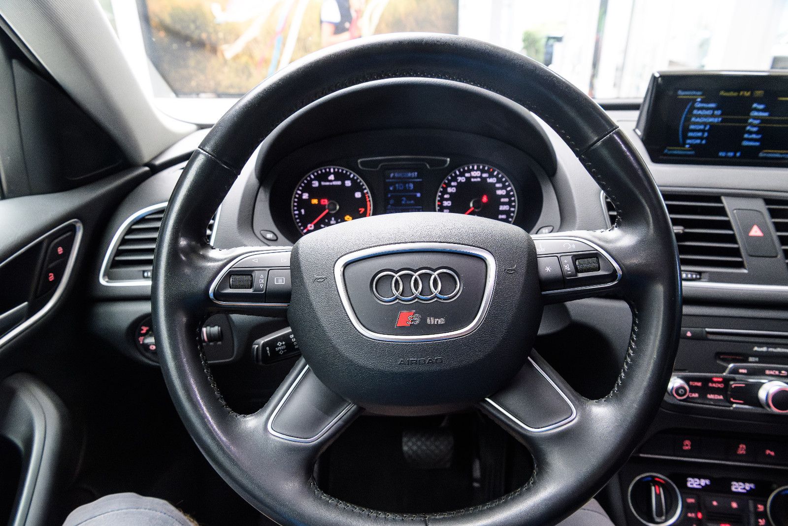 Fahrzeugabbildung Audi Q3 1.4l 110kw S-Line +AHK +Pano +Navi