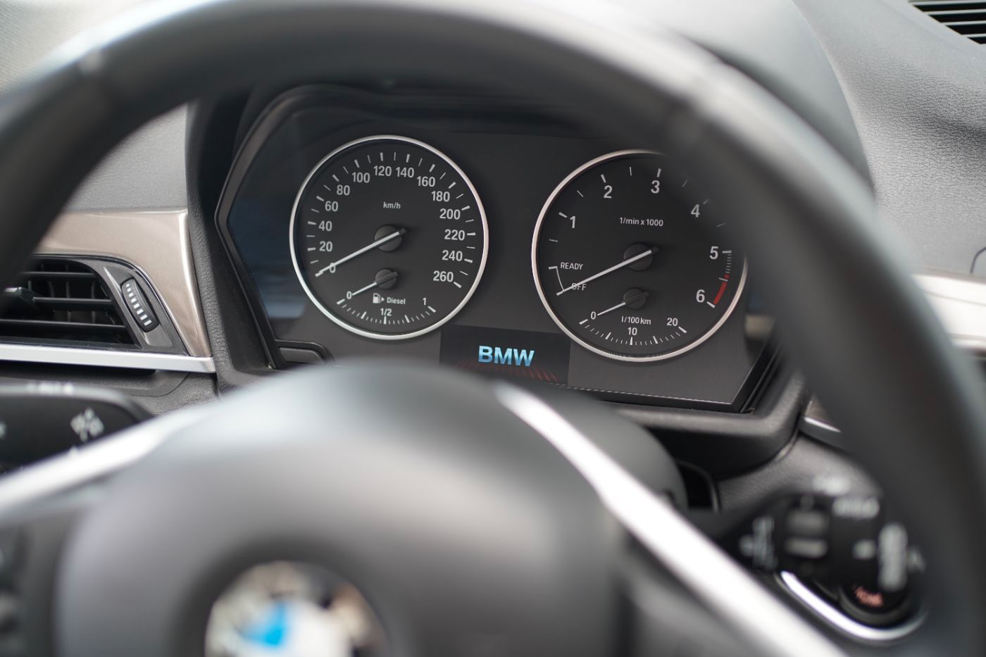 Fahrzeugabbildung BMW X1 18d xLine +Parkassistent+Glasdach+AHK+LED+