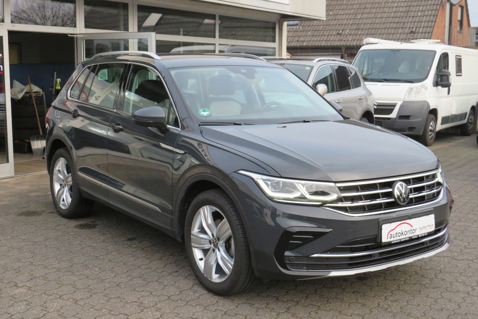 Fahrzeugabbildung Volkswagen Tiguan TSI DSG ELEGANCE 19-ZOLL MATRIX 360` 1.HD