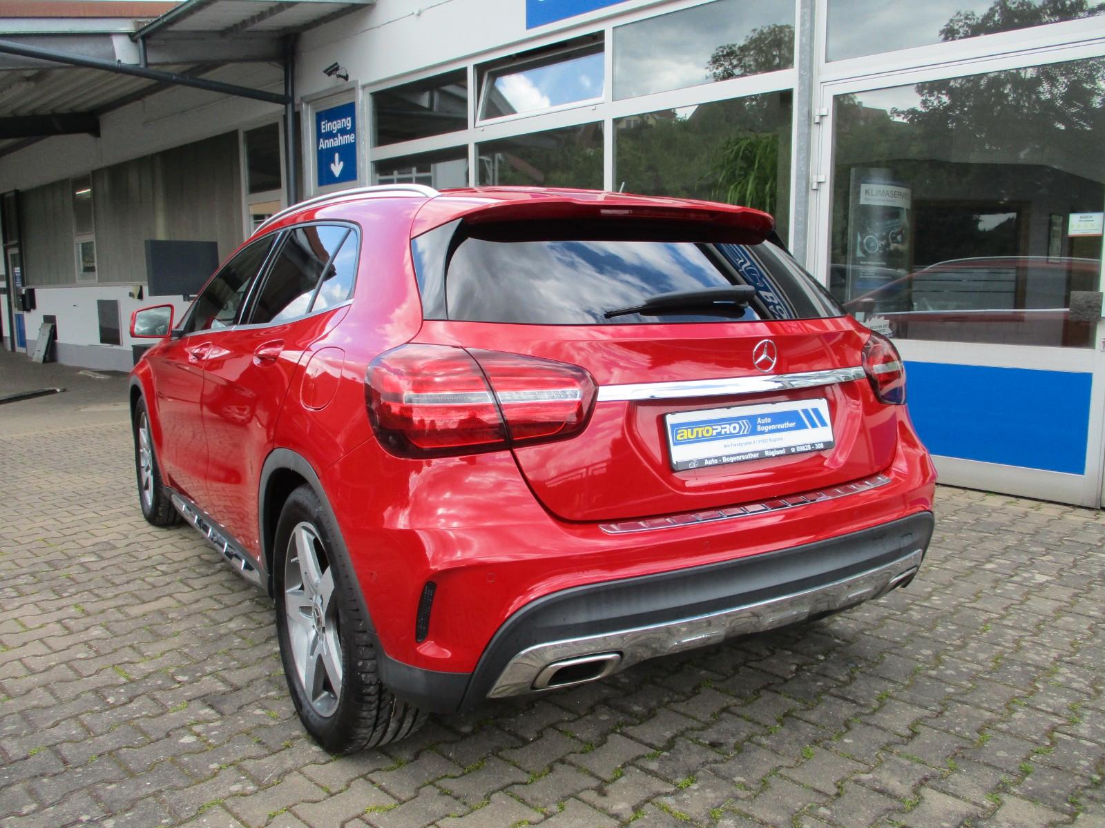 Mercedes-Benz GLA 200 +AHK+Allrad+AMG+2. Hand+Panorama