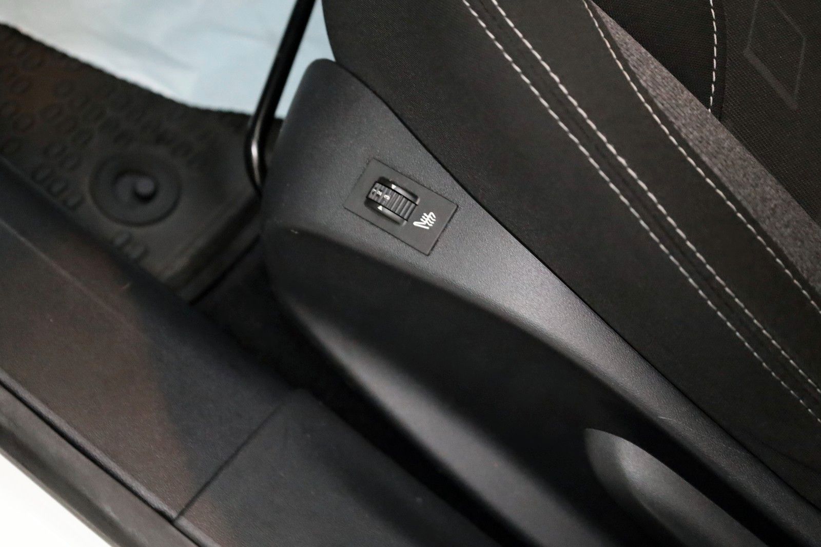 Fahrzeugabbildung Peugeot 2008 Active Klima.SH,PDC