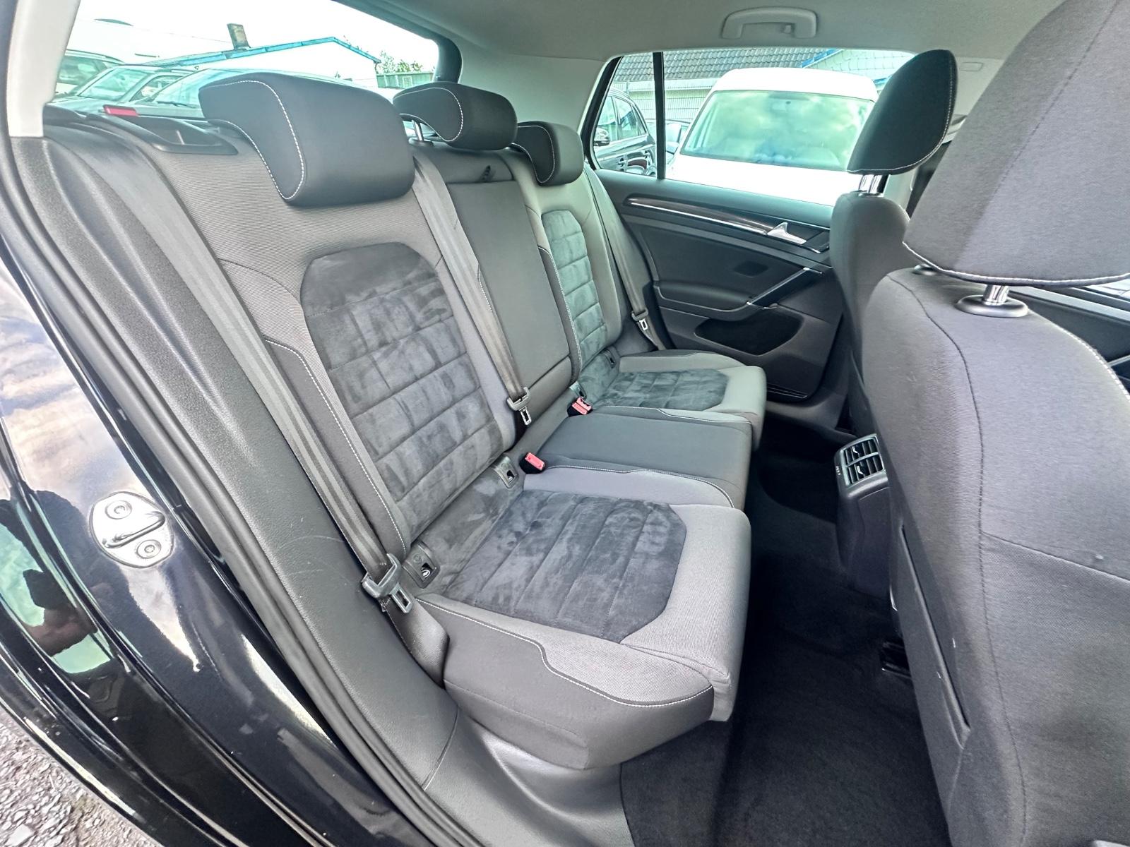 Volkswagen Golf VII Lim. Highline DSG SitzHeiz. LED Alcanta