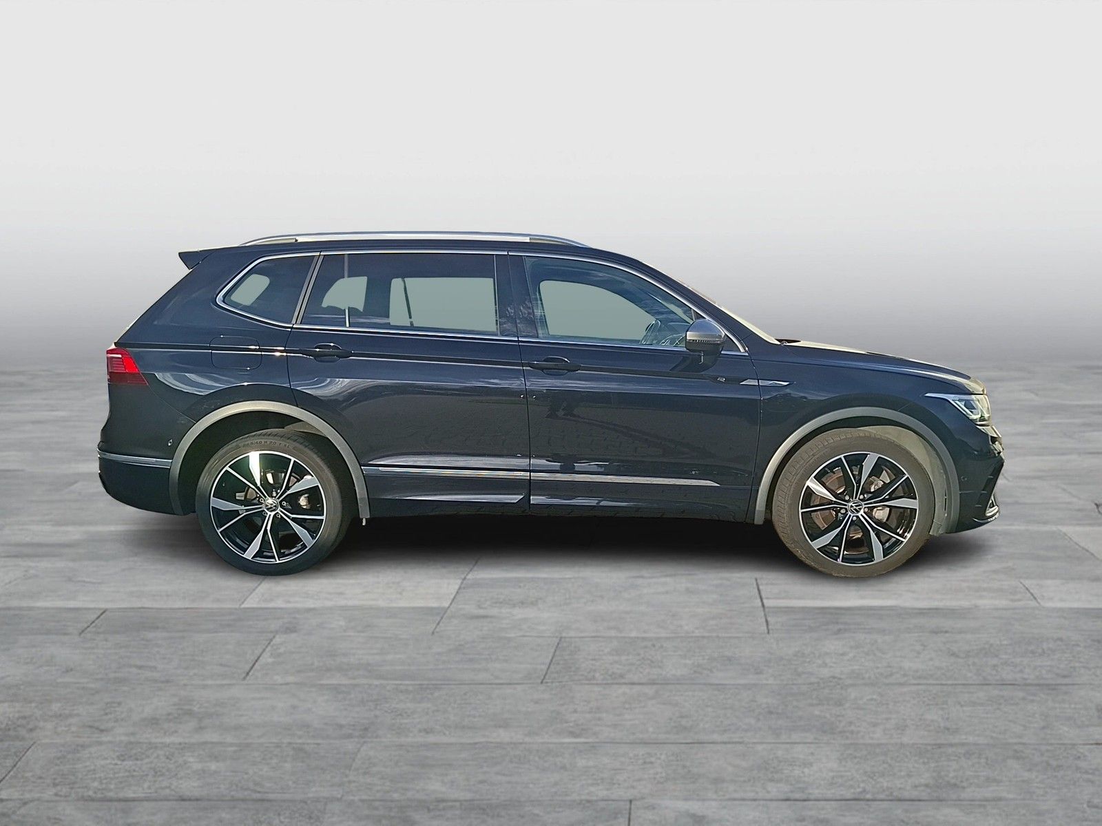 Fahrzeugabbildung Volkswagen Tiguan Allspace TDI R-Line DSG 4M Matrix AHK Nav