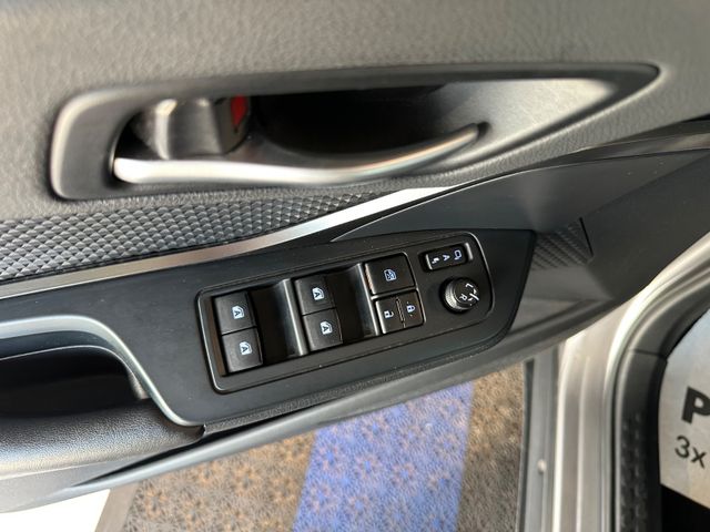 Toyota C-HR  Hybrid Flow
