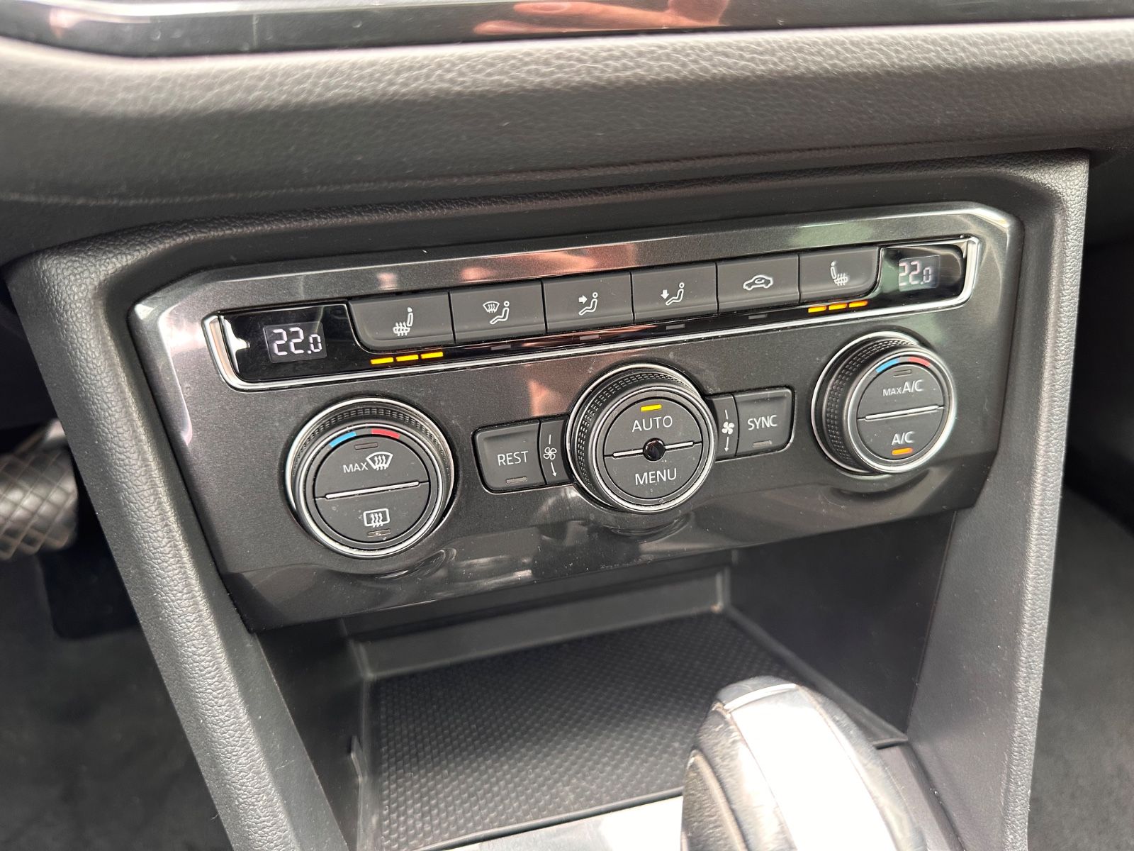 Fahrzeugabbildung Volkswagen Tiguan 2.0 TDI 4M Highline Pano/AHK/ACC/Navi/LED