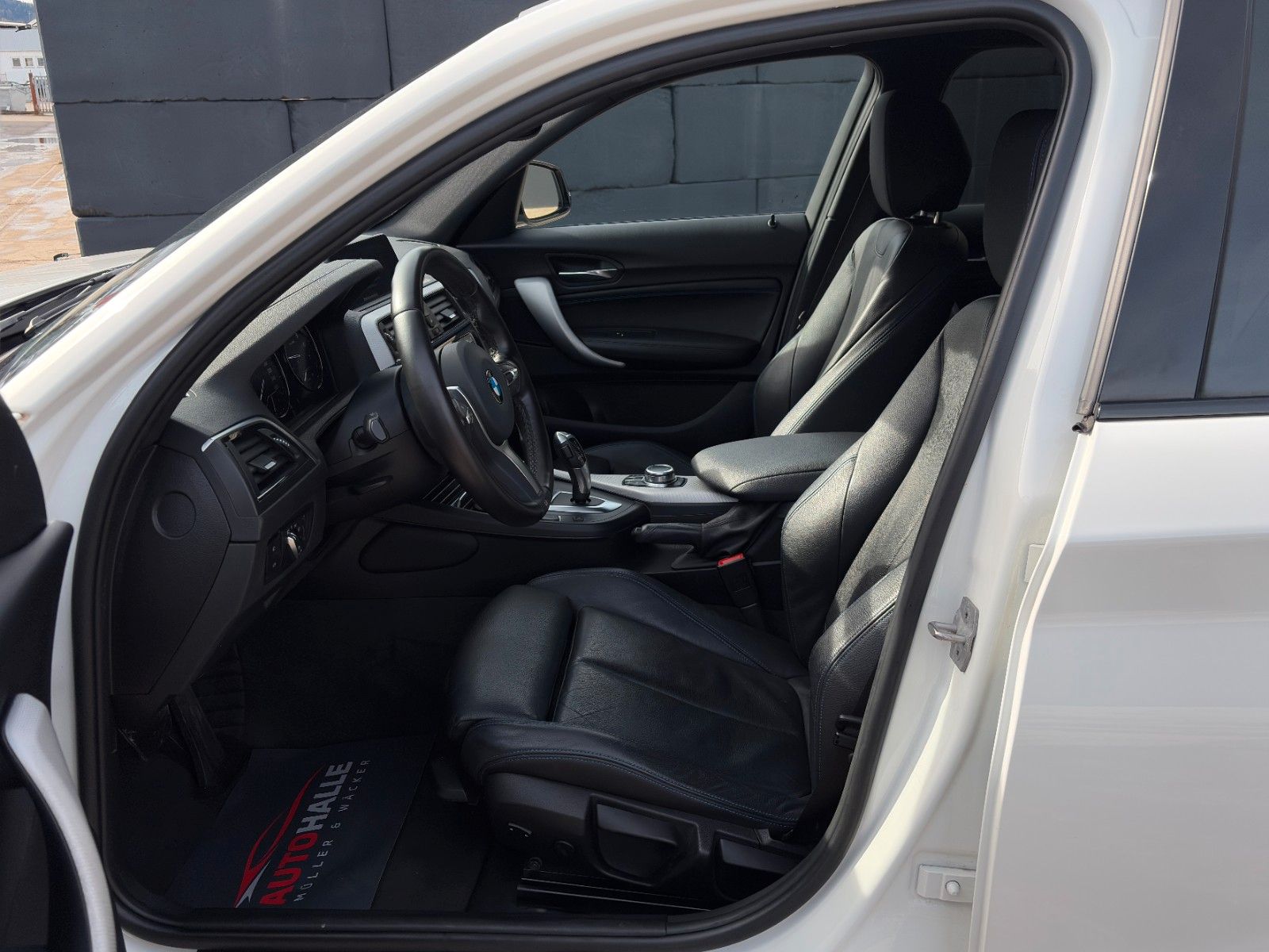 Fahrzeugabbildung BMW 120i M Sport Shadow Aut. SHZ PDC LED Navi TEMP