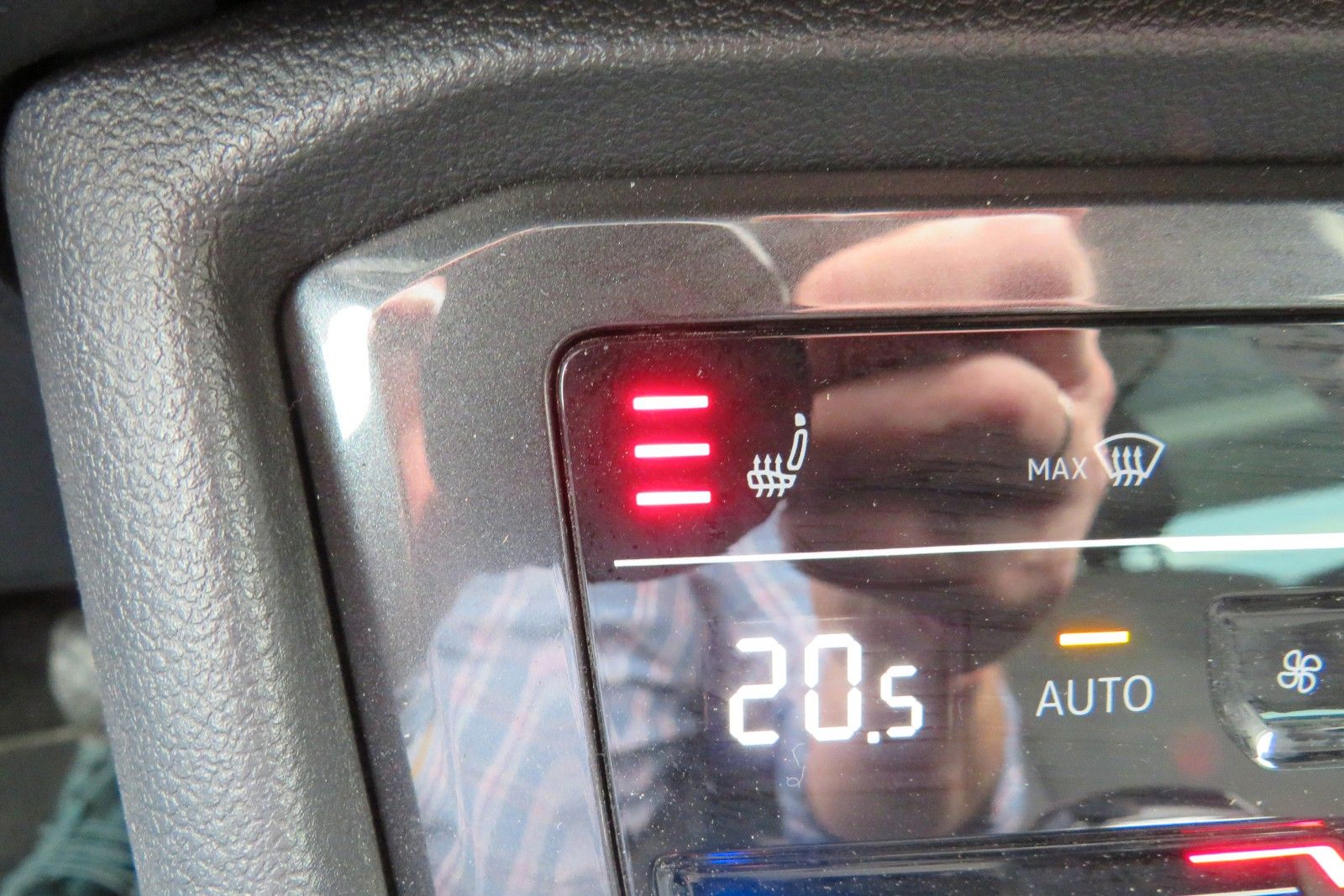 Fahrzeugabbildung Volkswagen Tiguan Life DSG AHK KAMERA ACC PDC SITZH. NAVI 1