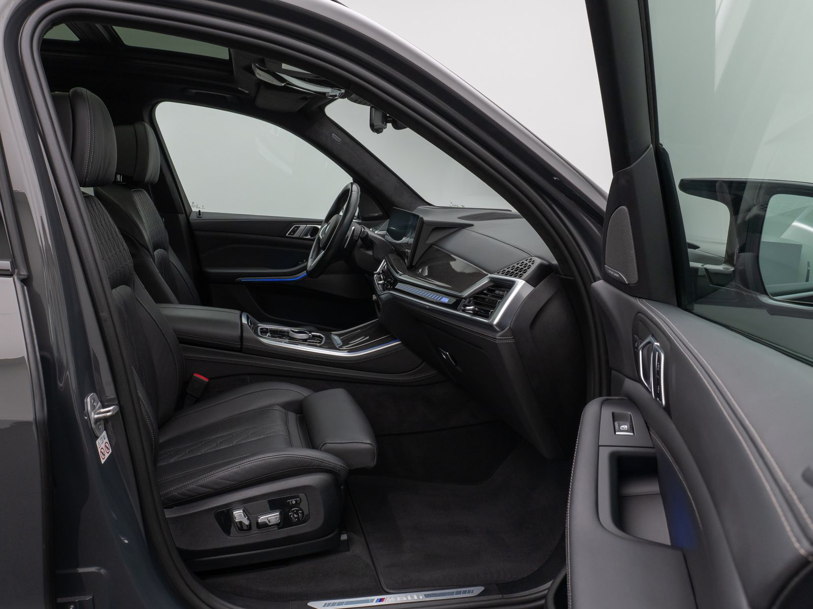 Fahrzeugabbildung BMW X5 M60i 360° HUD H/K SoftCl Panorama Sky Lounge