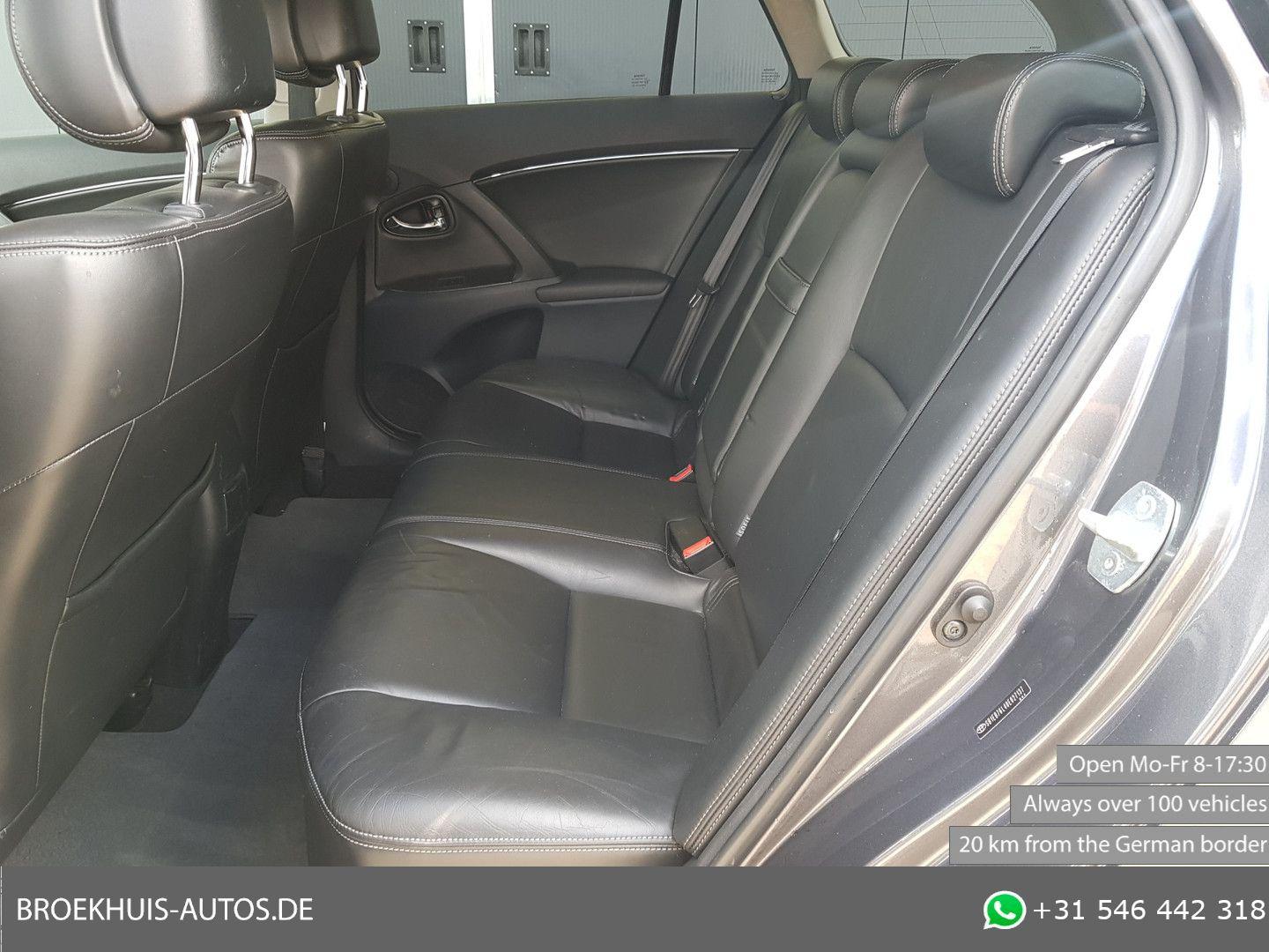 Toyota Avensis 2011 — photo 12