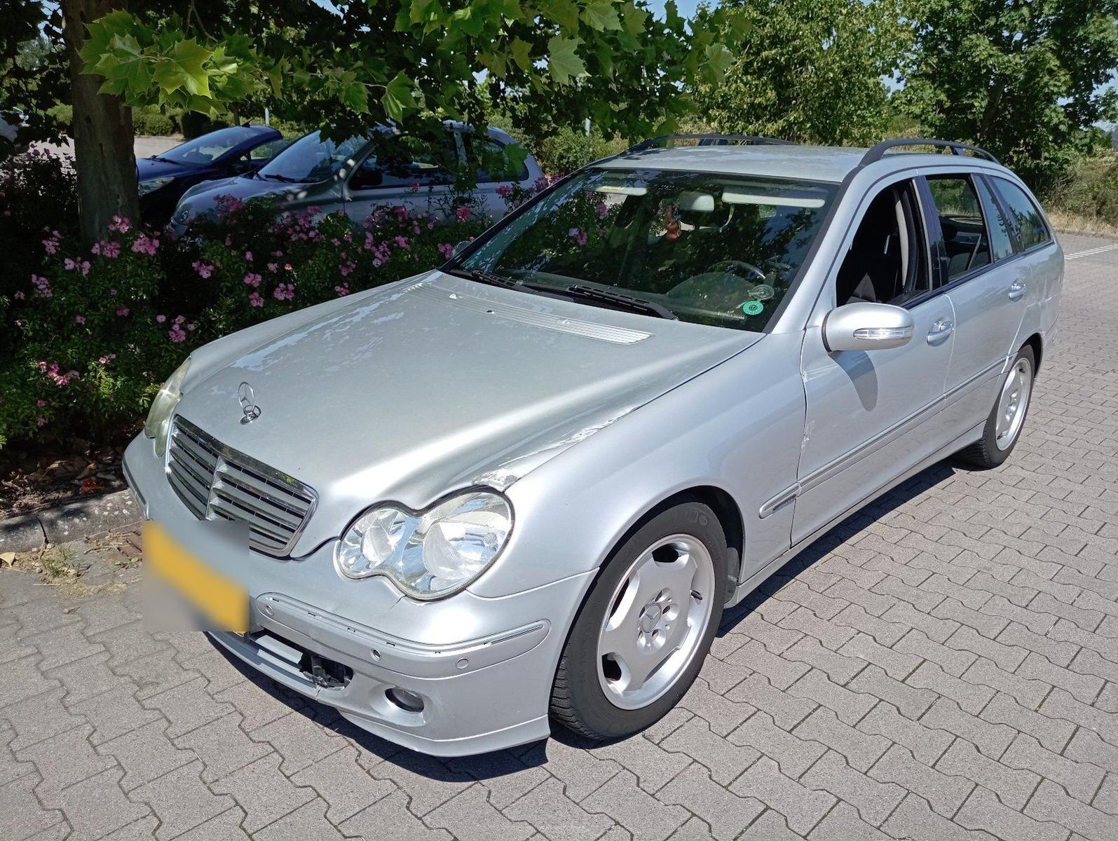 Mercedes-Benz C220 2006 — interior