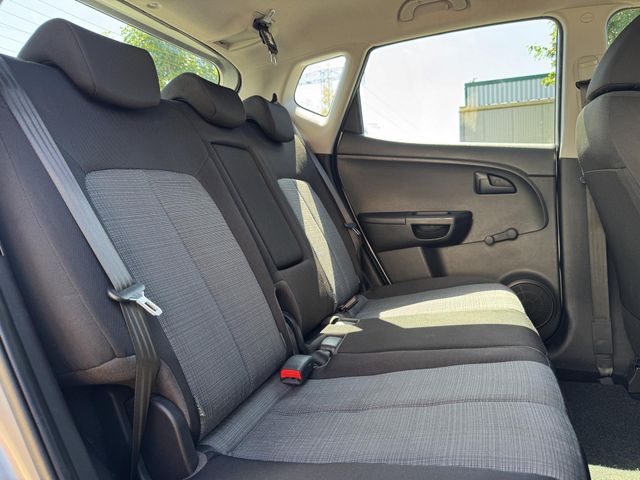 KIA Venga — Foto 23