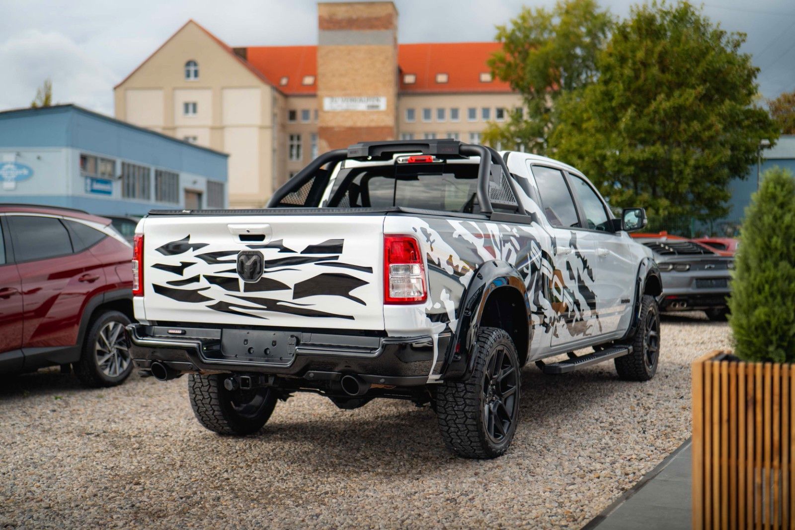 Fahrzeugabbildung Dodge RAM 5.7 V8 HEMI 4x4 OFFROAD LONGBED AXLE LOCK
