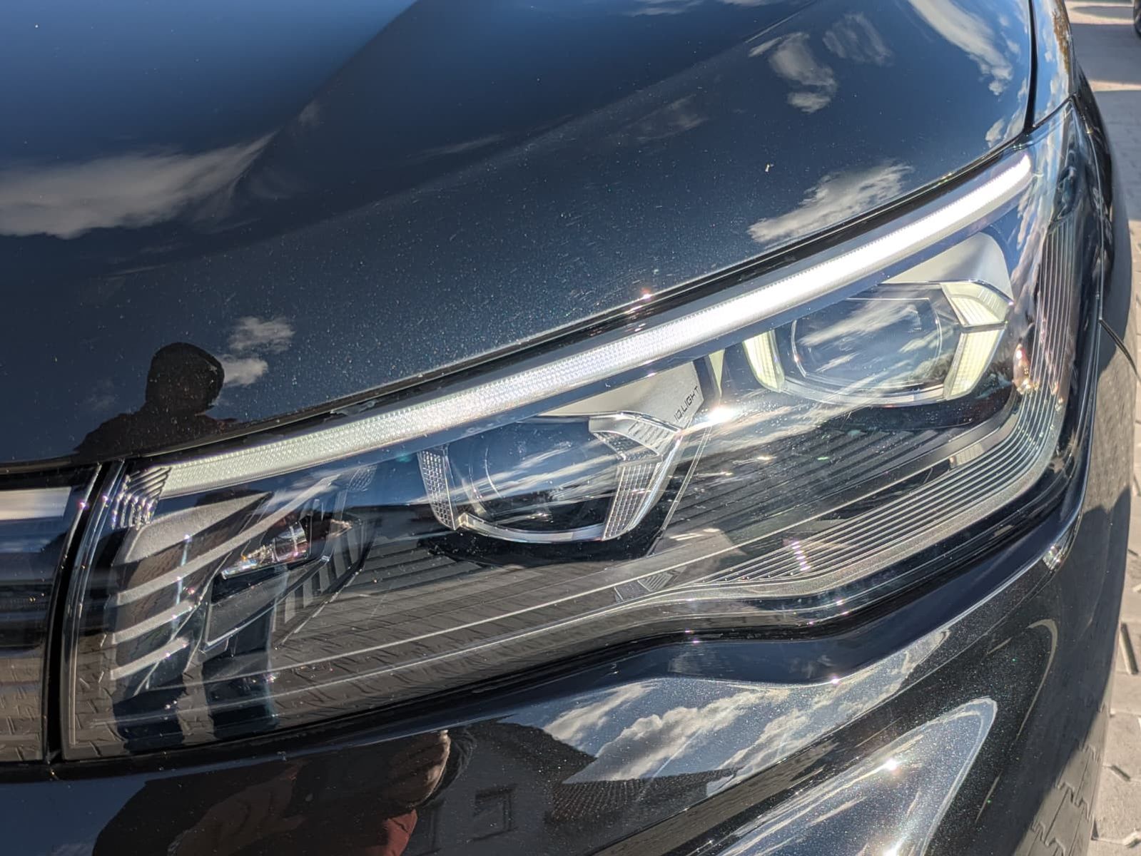 Fahrzeugabbildung Volkswagen Tiguan 2.0 TDI 4M R-Line PANO*H&K*AHK*MATRIX*20"