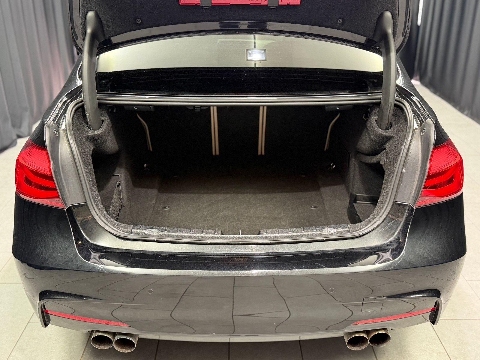 Fahrzeugabbildung BMW 335d xDrive Limo M Sport|H&K|PANO|HuD|VOLL