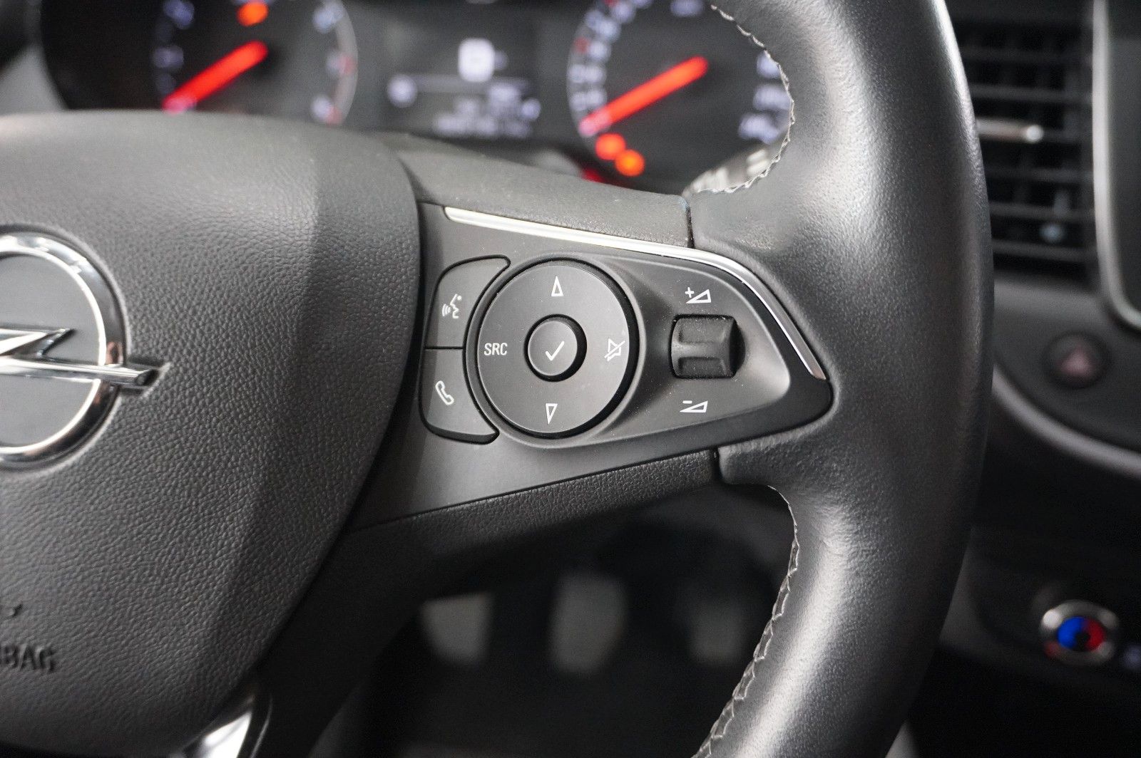 Fahrzeugabbildung Opel Crossland (X) 1.2 EDITION NAVI/LED/KAMERA/DAB+