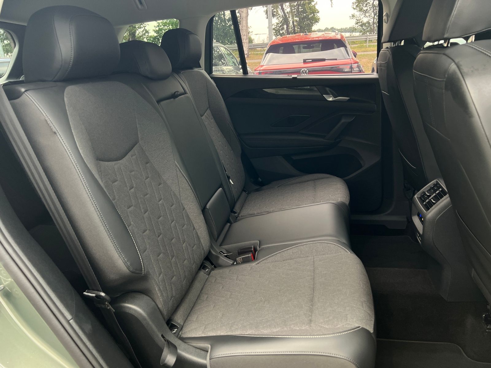 Fahrzeugabbildung Volkswagen Tayron Life 1.5 eTSI DSG *AHK,7-Sitzer,LED,Kamer