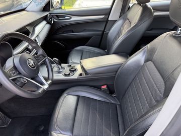 Alfa-Romeo Stelvio - 11
