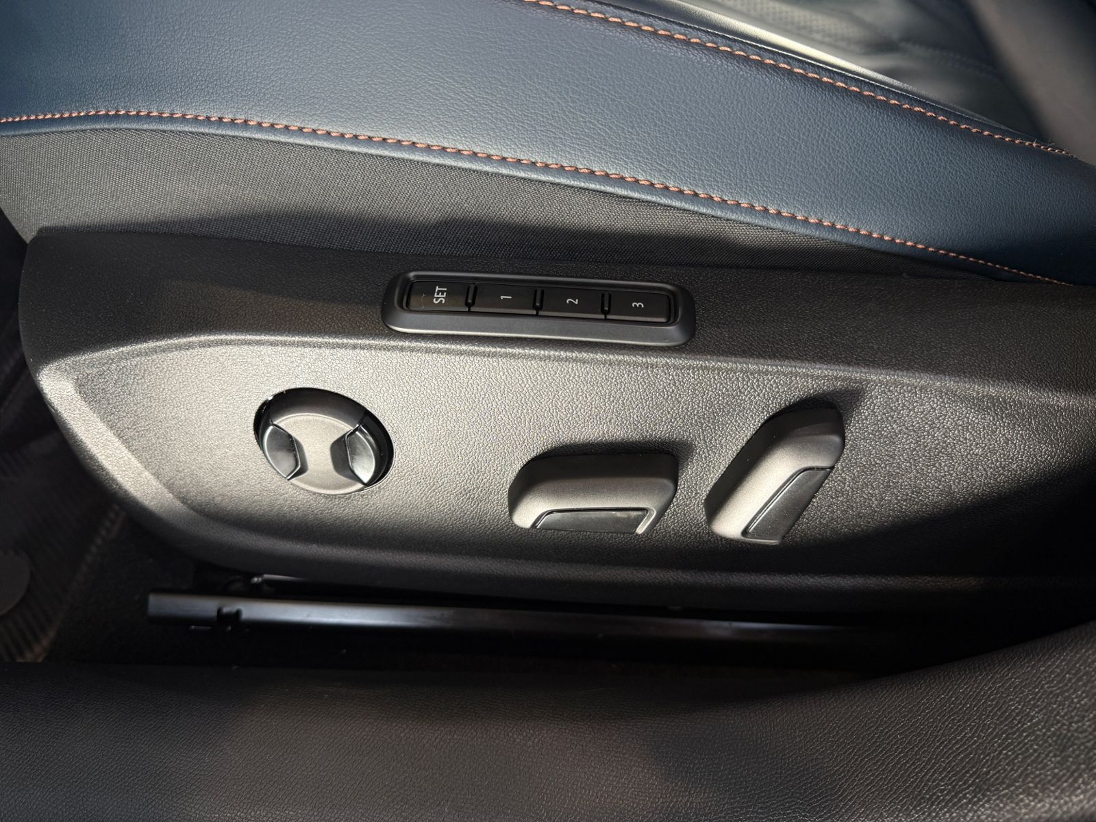 Fahrzeugabbildung CUPRA Formentor VZ e-Hybrid AHK PANO LED LEDER