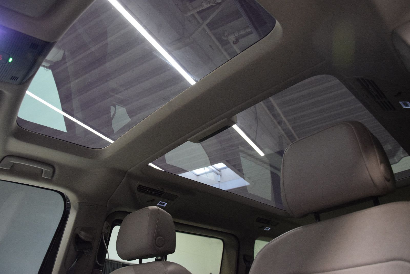 Fahrzeugabbildung Volkswagen T7 Multivan Pano ACC AHK DCC HK HuD 3-Zonen