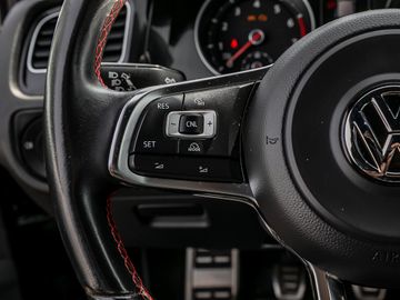 Volkswagen Golf VII GTI Performance BMT Navi Winterräder