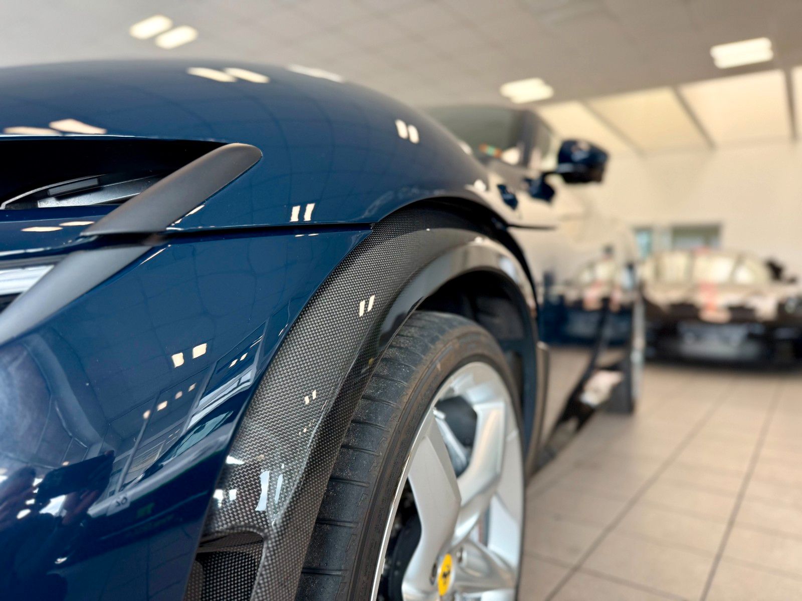 Fahrzeugabbildung Ferrari Purosangue Panorama/Carbon/Burmester/360/Matrix