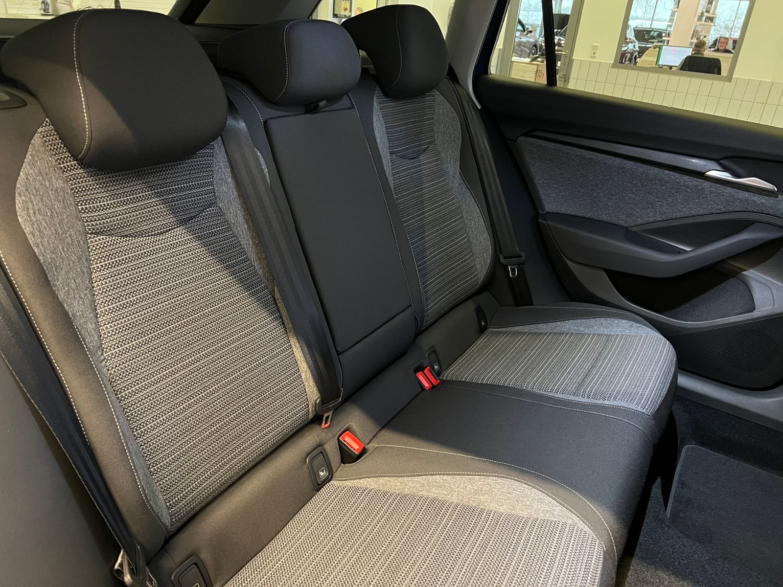 Fahrzeugabbildung SKODA Superb Combi Selection 1.5 TSI mHEV DSG *AHK, LE