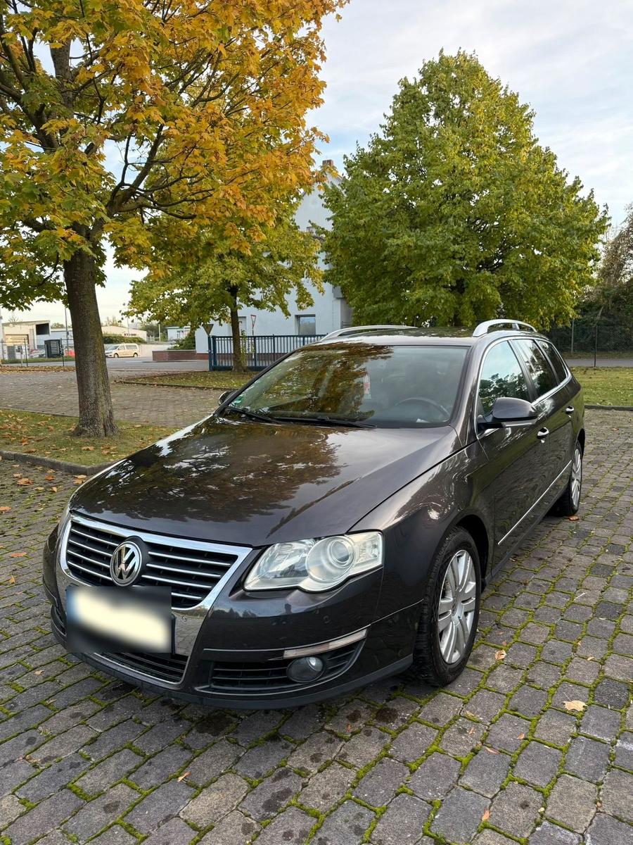 Volkswagen Passat 2006 — rear view
