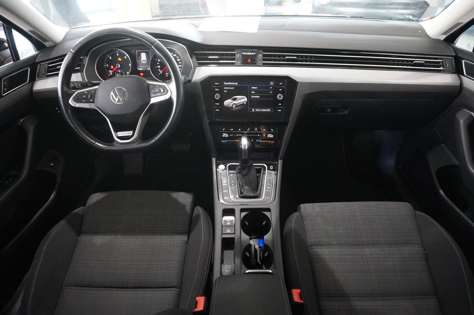 Fahrzeugabbildung Volkswagen Passat VARI. 2.0D BUSINESS 4M NAVI/KAMERA/SH/AHK