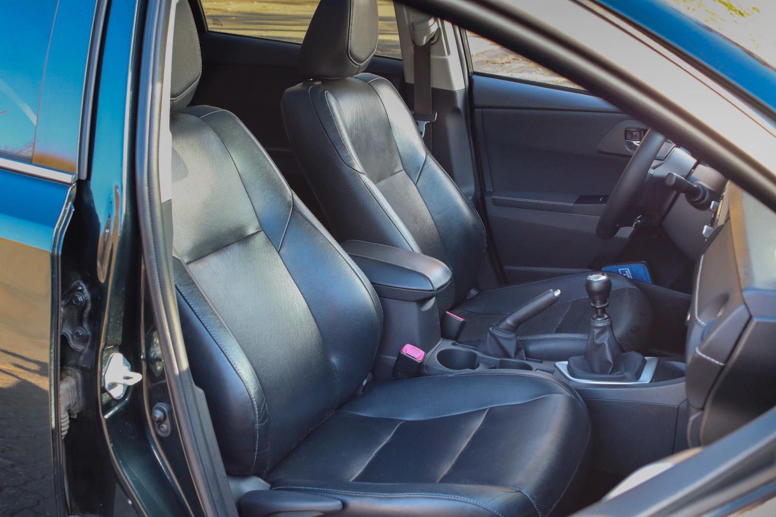 Toyota Auris 2013 — photo 12