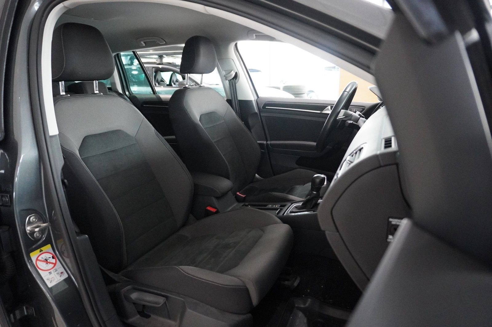 Fahrzeugabbildung Volkswagen Golf VII VARI. 1.5 TSI HIGHLINE NAVI/SPORT/AHK