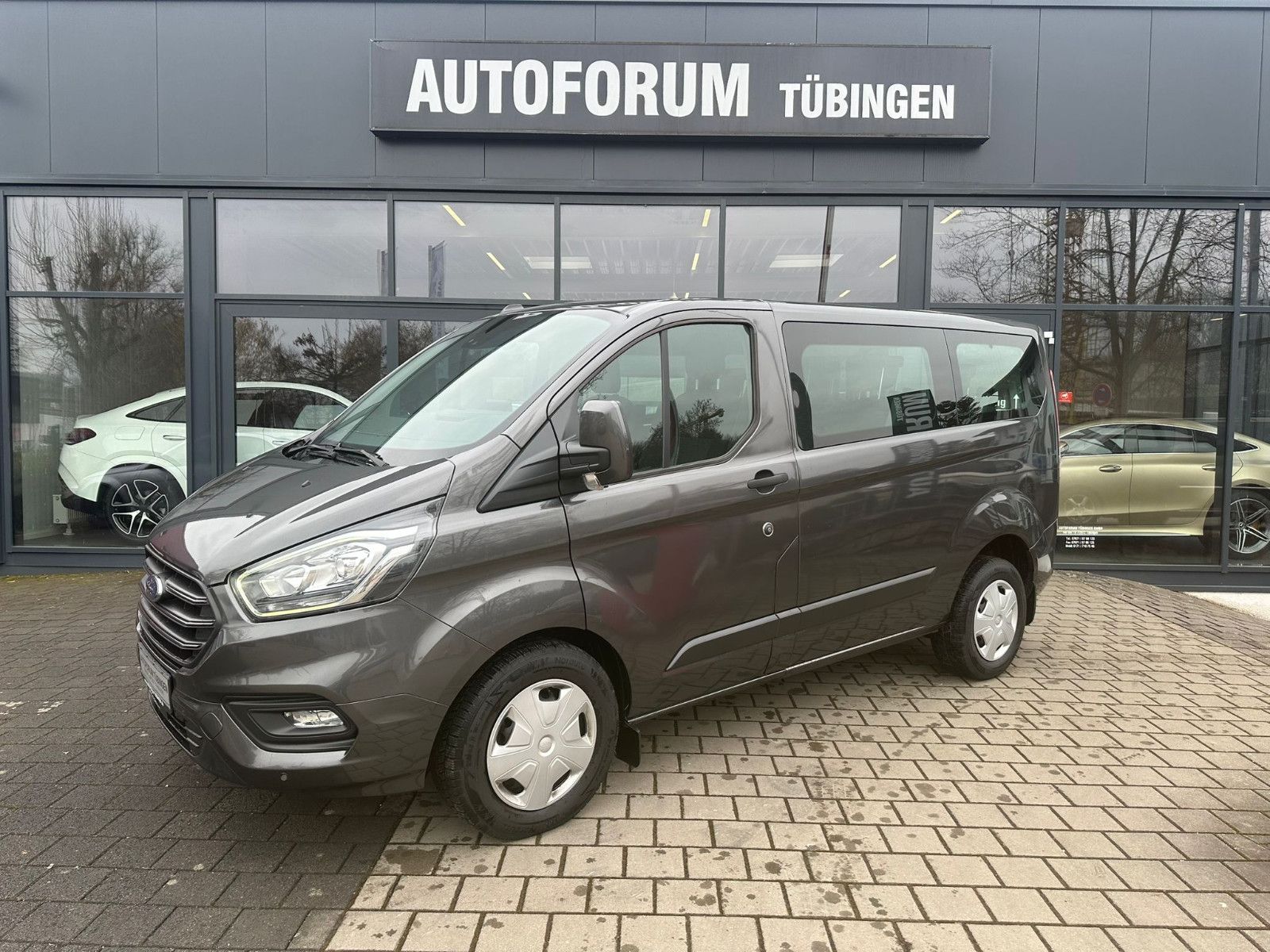 Fahrzeugabbildung Ford Transit Custom 320 L1H1*TREND*8-SITZE*NAVI*SPURH