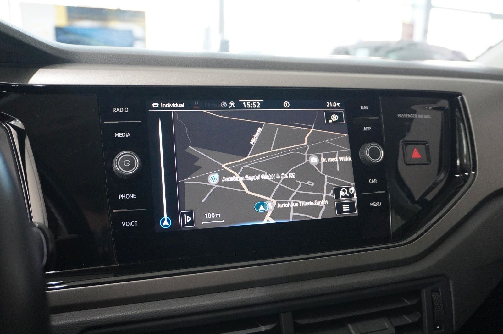 Fahrzeugabbildung Volkswagen Polo VI 1.0 TSI COMFORTLINE NAVI/LED/KAMERA/DAB+