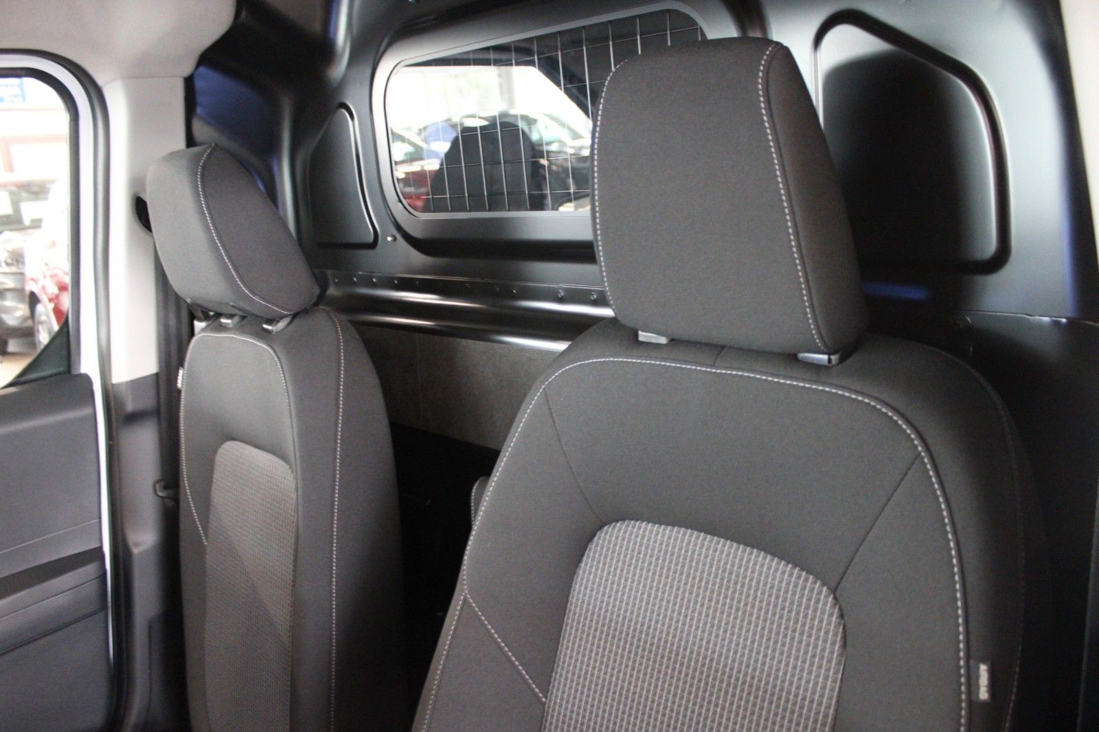 Fahrzeugabbildung Ford Transit Courier TREND Kasten KLIMA WinterPaket3