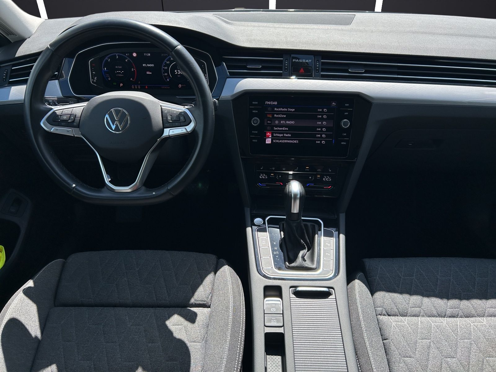 Fahrzeugabbildung Volkswagen Passat Variant TDI Business Matrix Navi ACC AID