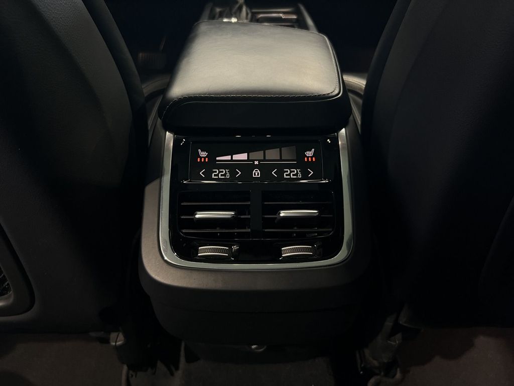 Volvo XC60 D5 Inscription AWD B&W Massage Pano Kamera