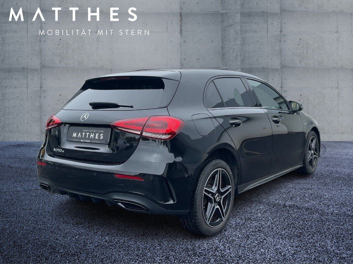 Fahrzeugabbildung Mercedes-Benz A 250 e AMG/Night/Kamera/LED/18''