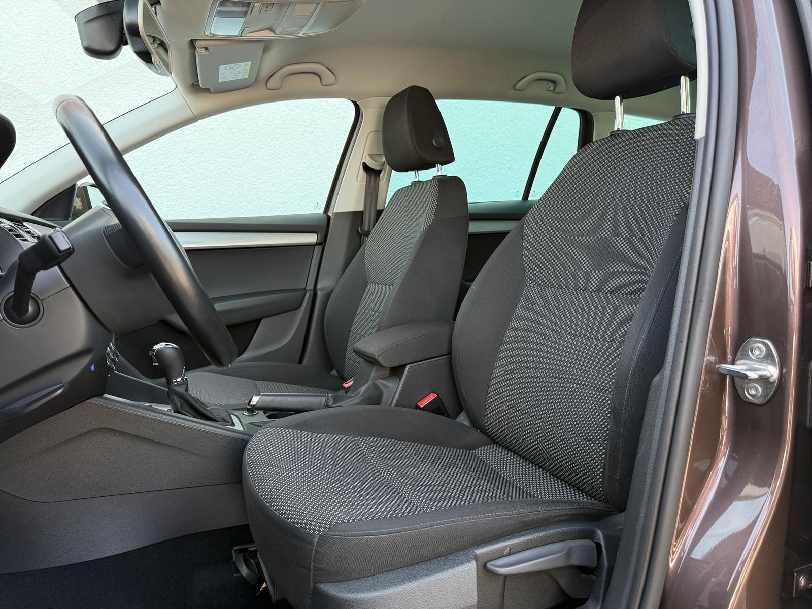 Skoda Octavia Kombi 1.4 TSI Automatik AAC SHZ Navi PDC