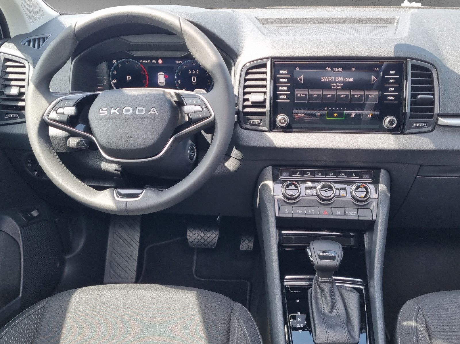 Fahrzeugabbildung SKODA Karoq Balance 2,0 TDI PANO Fahrassi Parken+